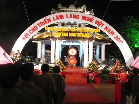 2013 Trade Village Exhibition opens in Hue